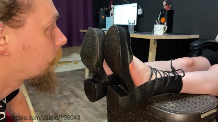 Poster for Yokai Goddess - Muddy Heeled Sandals Licking And Traling - Clips4Sale Girl - Foot Domination, Foot Humiliation, Trampling (Богиня Ёкай Топтание)