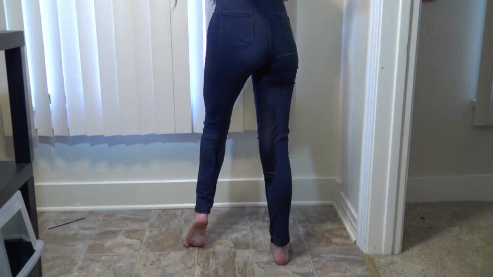 Poster for Manyvids Star - X Littleraven X 4K Jeans Wetting - X_Littleraven_X - Jeans Fetish, Amateur, Ass Spreading (Раздвигание Задницы)