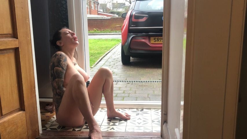 Poster for Loud Naked Porch Open Door Orgasm - Suzielove212 - Manyvids Model - Nudity/Naked, Embarrassed Naked Female, Public Outdoor (Смущенная Голая Женщина)