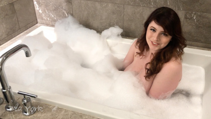 Poster for Bea York - Sexy Bath Time With Bea - August 06, 2019 - Manyvids Model - Bubbles, Solo Female (Беа Йорк Пузырьки)