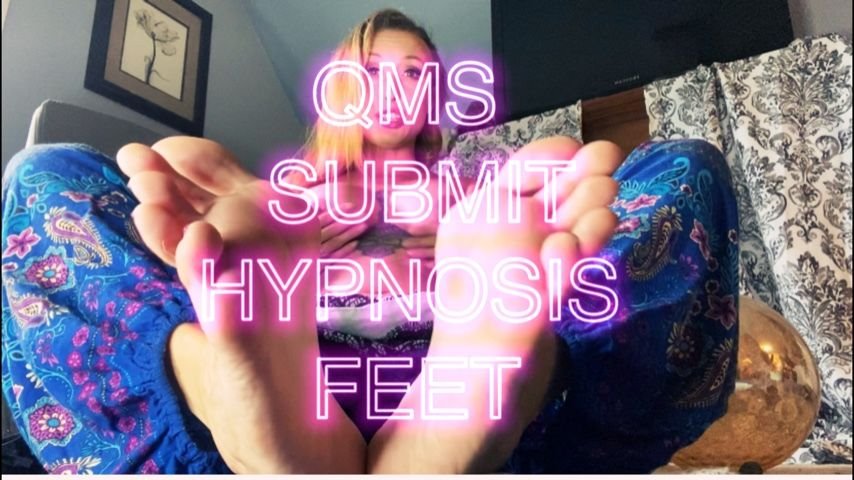 Poster for Queenmothersoles - Manyvids Star - Queenmothersoles Topless Footnosis - Long Toes, Foot Fetish, Milf (Длинные Пальцы Ног)