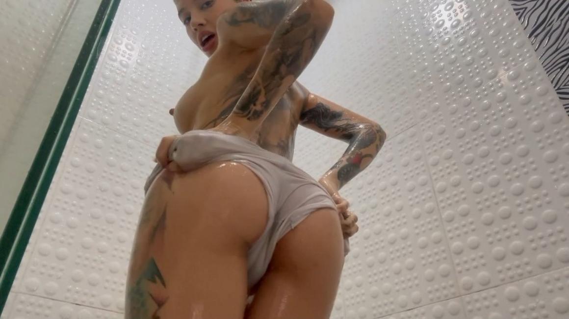 Poster for Striptease In The Shower - Jessica Alvarez - Manyvids Model - Striptease, Shower (Джессика Альварес Стриптиз)