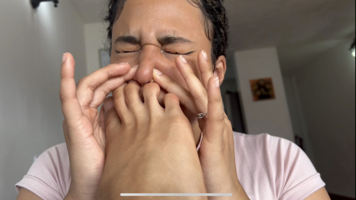 Poster for Colombianbigass - I Love To Worship Feet Using My Big Nose - June 27, 2023 - Manyvids Model - Nose Blowing, Sneezing (Чихание)