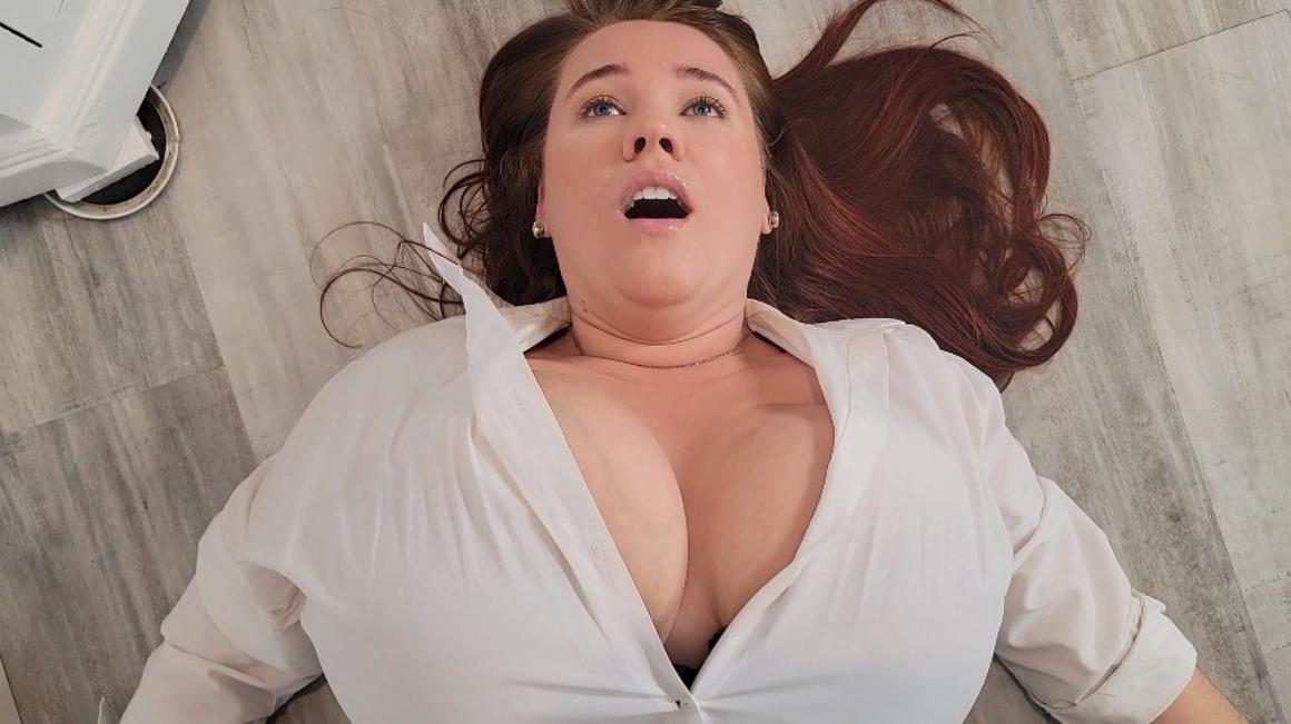 Poster for Annabelle Rogers - Stressed Busty Redhead Has A Heart Attack - Manyvids Star - Redhead, Bigboobs (Аннабель Роджерс Рыжая)