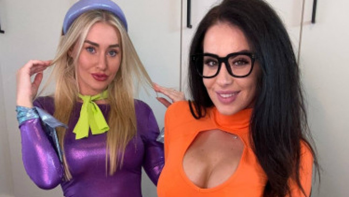 Poster for Aprilmaexox - Manyvids Girl - Daphne And Velma Cosplay Pussy Play | April Mae Ft Amber - Cosplay, Pussyplay, Clitrubbing (Клитрубирование)