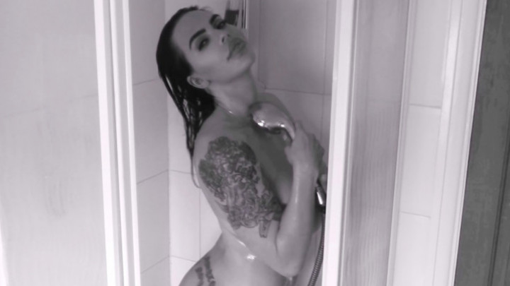 Poster for Manyvids Star - Miss Maxie Rhoads - Naked In The Shower - June 09, 2019 - Black & White, Brunette (Мисс Макси Роадс Брюнетка)