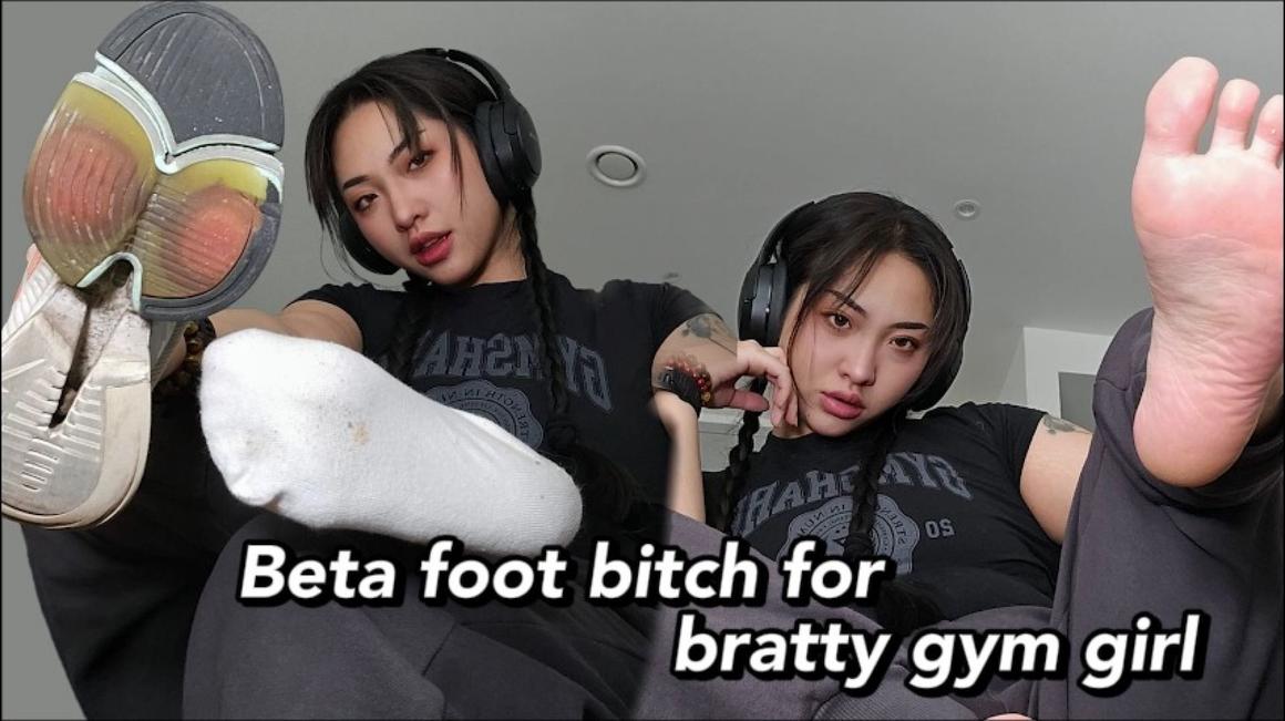 Poster for Manyvids Star - Claudiahon - Foot Bitch For Bratty Gym Girl - Foot Fetish, Socks (Клаудиахон Носки)