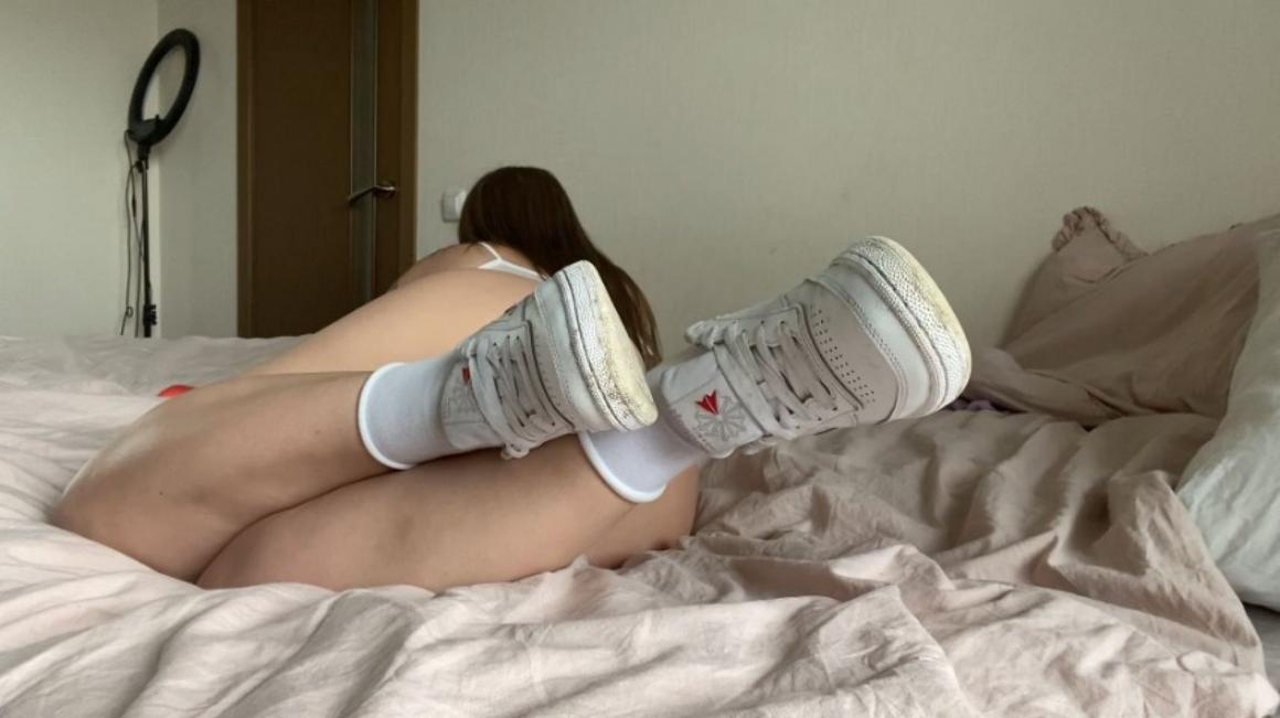 Poster for Manyvids Star - Dirty Reebok Sneaker Worship - Wow_Adele - Foot Worship, Sneaker Fetish, Solo Female (Только Женщины)