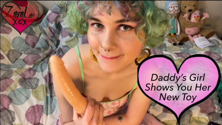 Poster for Daddys Girl Shows You Her New Toy - Jun 4, 2022 - Zara Lee Xox - Manyvids Star - Dildo Fucking, Daddys Girl (Зара Ли Xox Трах С Фаллоимитатором)