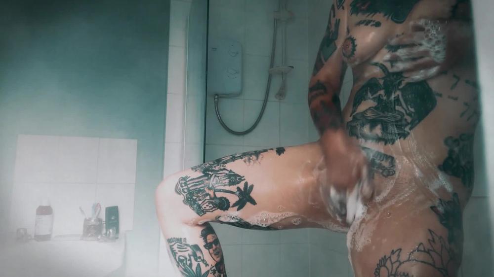 Poster for Infinity0Whore - Spying On Tattooed Cutie In The Shower - Manyvids Star - Shower, Voyeur, Tattoos (Вуайер)