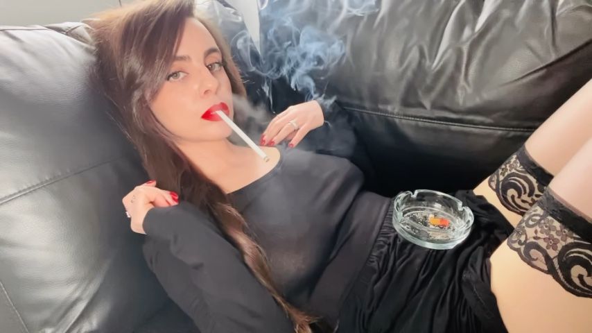 Poster for Manyvids Model - Dani Lynn - Red Nails/ Red Lipstick/ Vs120S - Smoking, Nail Polish, Long Hair (Дэни Линн Лак Для Ногтей)