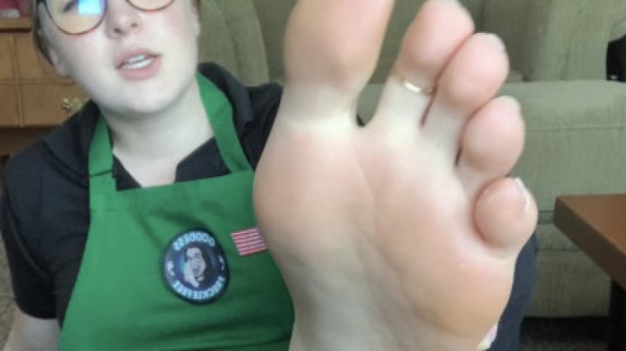 Poster for Barista Smelly Feet Joi - Freckled Feet - Clips4Sale Girl - Footsmelling, Apronfetish (Веснушчатые Ноги Фартук Фетиш)