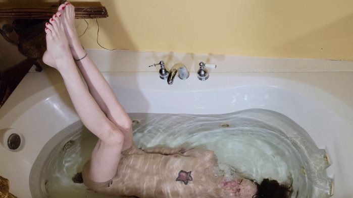 Poster for Nude Leg Stretching In The Bathtub - Clips4Sale Model - Katy Faery - Underwater Fetish, Breath Play (Кэти Фэйри Игра Дыхания)
