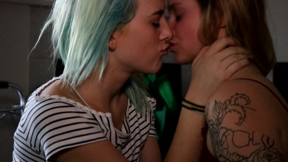 Poster for Manyvids Girl - Skarlet Luvya Sexy Young Teens Try Pussy And Strap On - Skarlet Luvya - 18 (Скарлет Лювия)