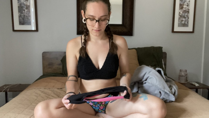 Poster for Manyvids Model - Divinebabe - We Switch Panties - Bra & Panties, Ass Smelling (Бюстгальтер И Трусики)