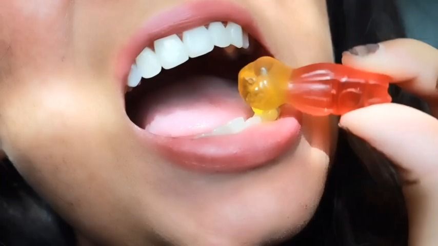 Poster for Biting Gummies - Drea_Xoxo - Manyvids Star - Teeth, Mouth Fetish, Vore (Зубы)