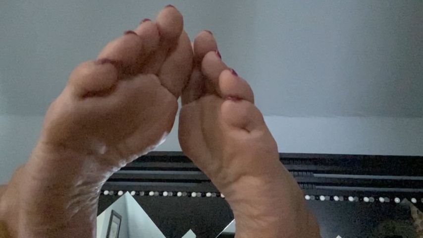 Poster for Queenmothersoles Suck My Toes While I Cum - Queenmothersoles - Manyvids Star - Pov Foot Worship, Foot Domination, Cum Countdown (Доминирование Ног)