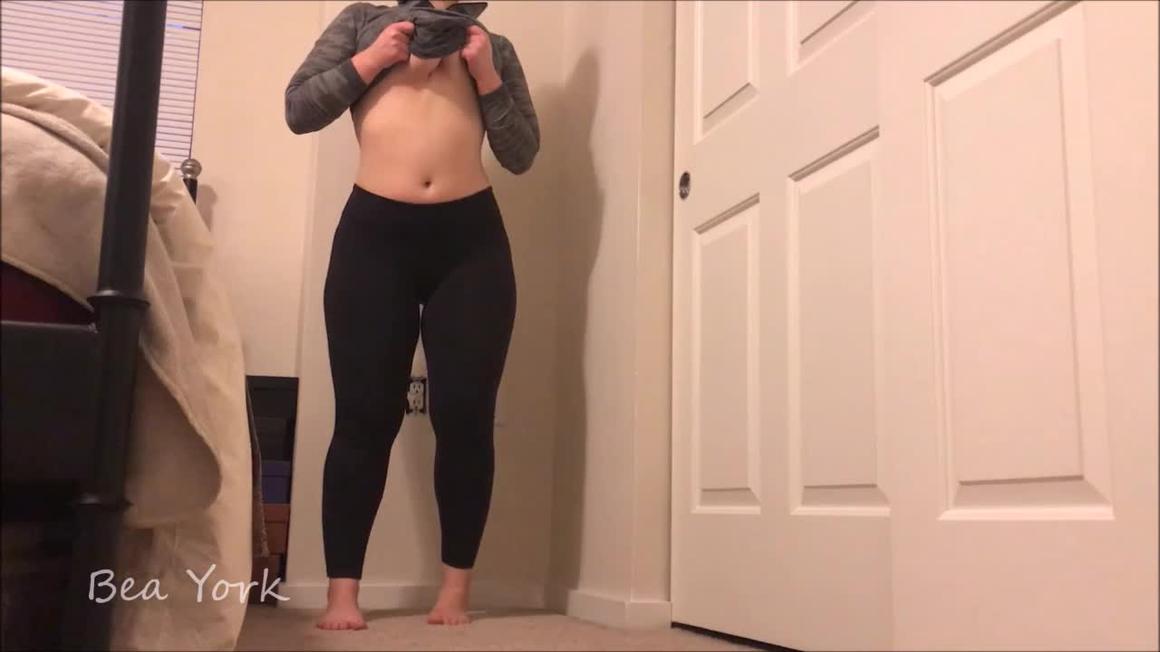 Poster for Manyvids Model - Get Me Out Of Yoga Pants - May 12, 2017 - Bea York - Masturbation, Pawg, Yoga Pants (Беа Йорк Штаны Для Йоги)