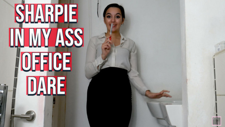 Poster for Manyvids Star - Summer Fox - Sharpie In My Ass Office Dare - British, Anal Play, Solo Female (Летняя Лиса Только Женщины)