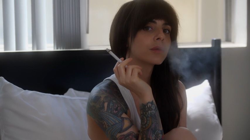 Poster for Manyvids Girl - Smoking On A Lazy Sunday - Dani Lynn - Smoking, Brunette (Дэни Линн Брюнетка)