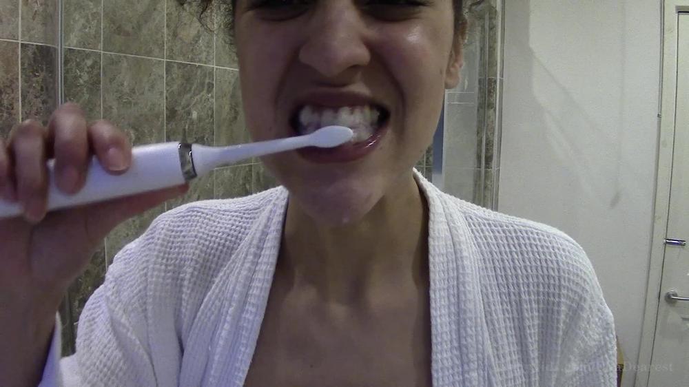 Poster for Elladearest Teeth Brushing - Manyvids Star - Elladearest - Elladearest, Siterip (Элладорогая)