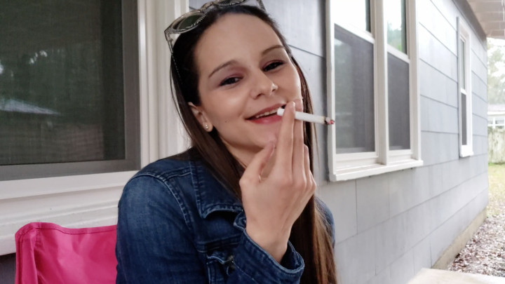 Poster for Katy Faery - Manyvids Model - Sharing A Smoke With Your Cute Co-Worker - Mouth Fetish, Pov, Outdoors (Кэти Фэйри Фетиш Рта)