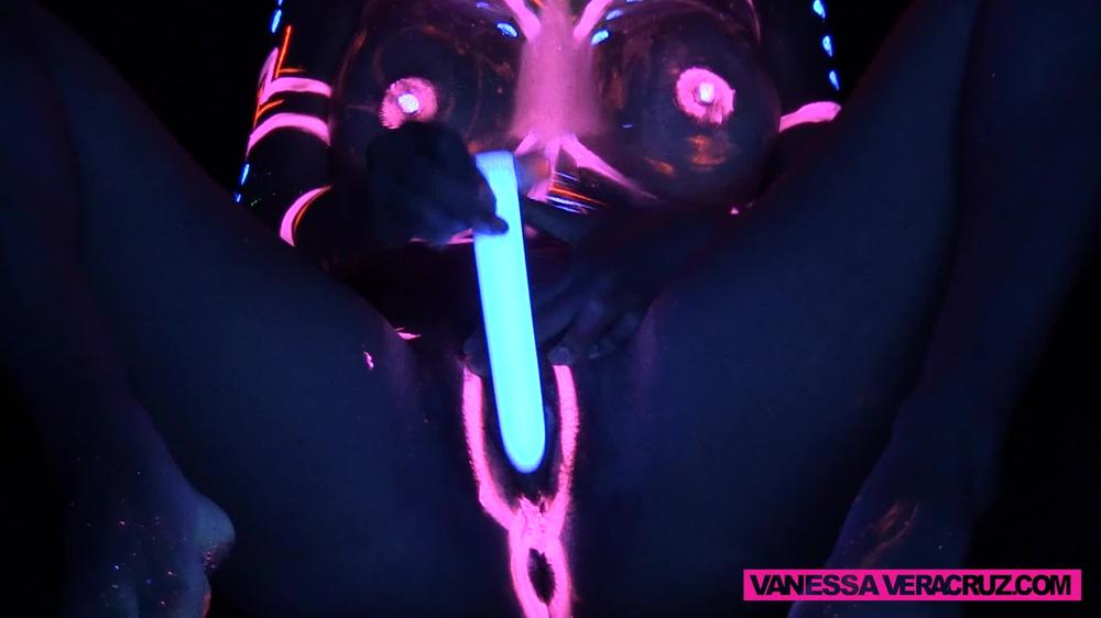 Poster for Vanessaveracruz - Vanessaveracruz - Neon Demon - Manyvids - Manyvids Star - Vanessaveracruz, Siterip