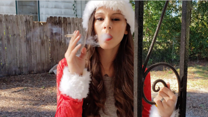 Poster for Manyvids Girl - Katy Faery - Holiday Smoke Break - Christmas, Smoking, Pov (Кэти Фэйри)