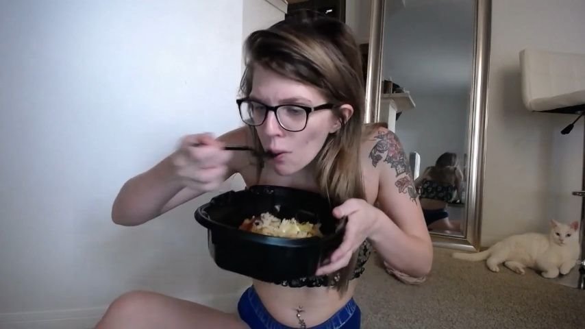 Poster for Meganholly00 Eat Breakfast With Me Sfw - Manyvids Model - Meganholly00 - Chewing, Eating, Food (Еда)