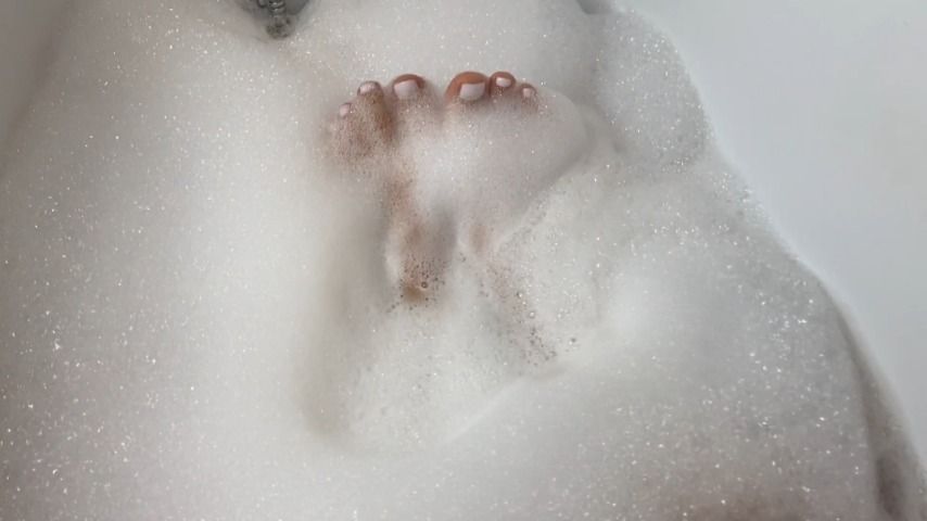 Poster for Wow_Adele - Manyvids Model - Foot Fetish Videos In The Bathtub .. Lot - Feet, Bathroom, Solo Female (Ноги)