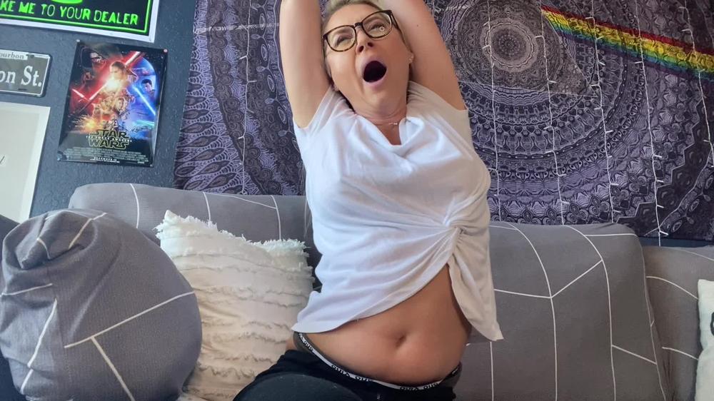 Poster for Airplane Seat - Manyvids Star - Lauranvickers - Belly, Belly Button Fetish, Thong Fetish (Живот)